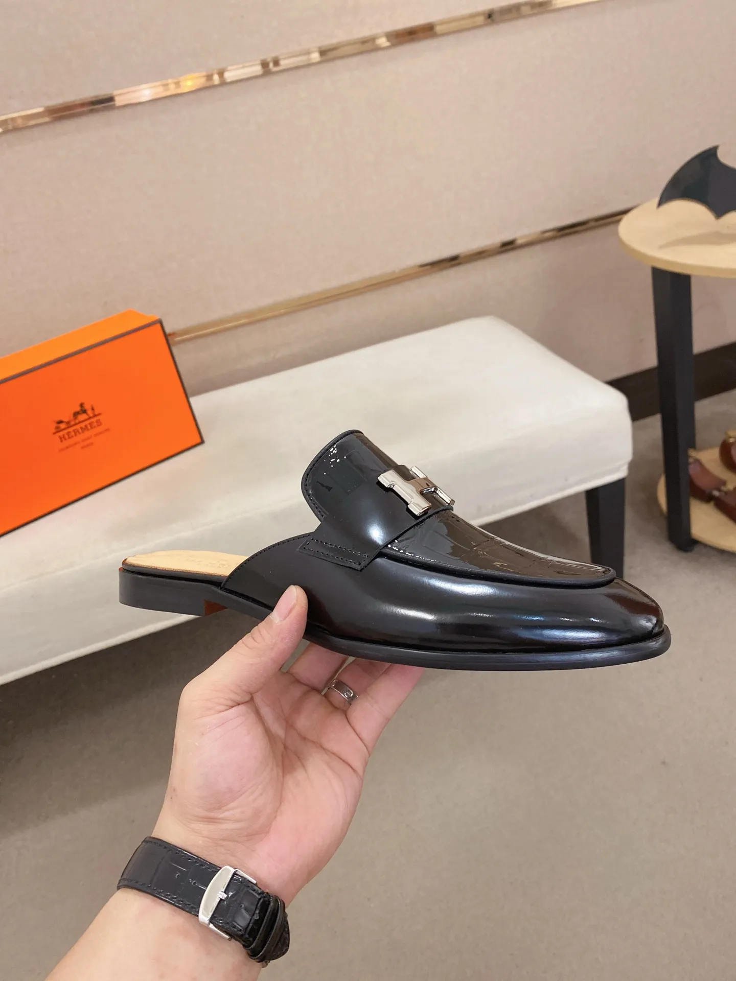 Men's clothing and shoes💰: 500💰《HERMES》【Classic original single version】Hermès half-drag; top 🔝purchasing agent🔍🔍 latest 🇺🇸 counter sale simultaneously, original ▲▲cowhide imported from Italy ▲▲Exquisite workmanship (Italian 🇮🇹Imported water-dyed 🐂cowhide lining) sole: original sole provided by the original factory, ⚠️exclusive double-layer activity·TPR·rubber·combined molded outsole; Yardage: 38-44. Can be customized45